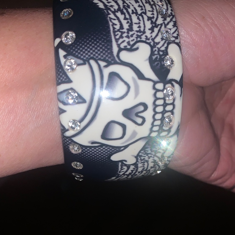 Y2K- Skull Design Bangle - Black and White with crystal stones - Picture 3 of 5